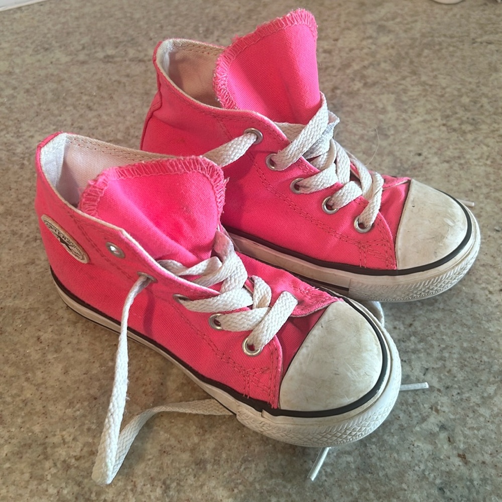 Little girl converse. Hot pink size 8